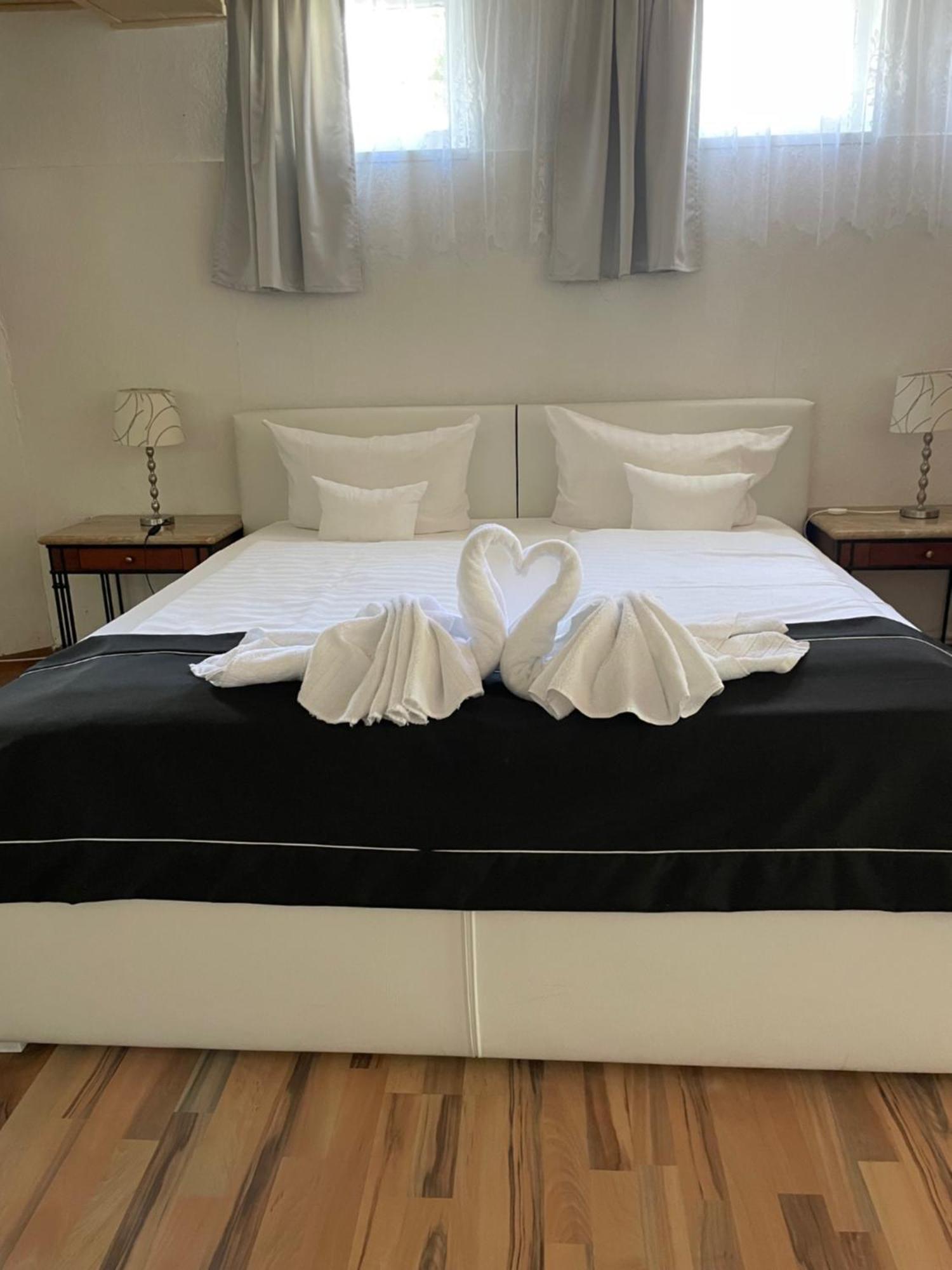 Hotel Schaefer ซีเกิน ภายนอก รูปภาพ