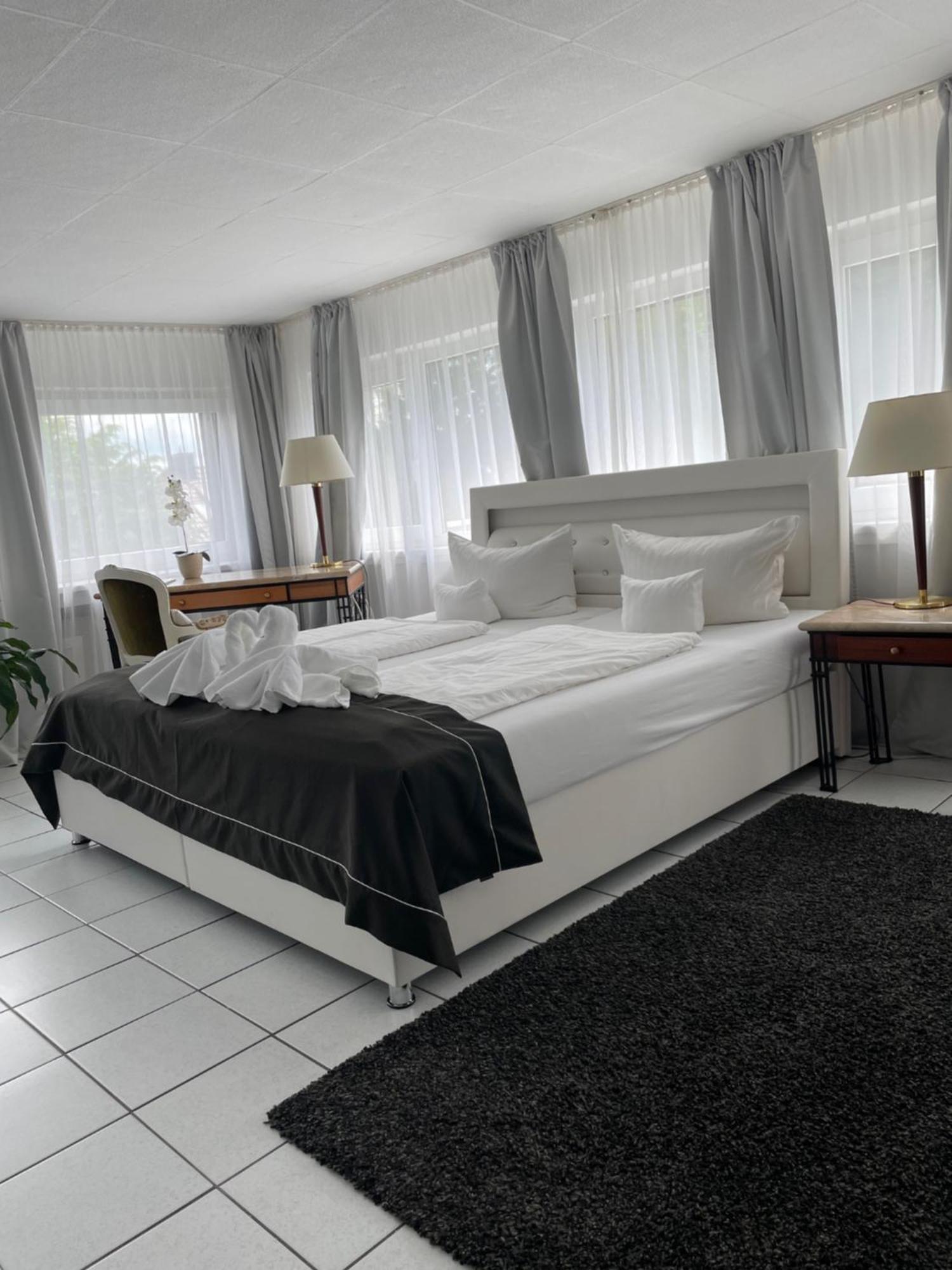 Hotel Schaefer ซีเกิน ภายนอก รูปภาพ