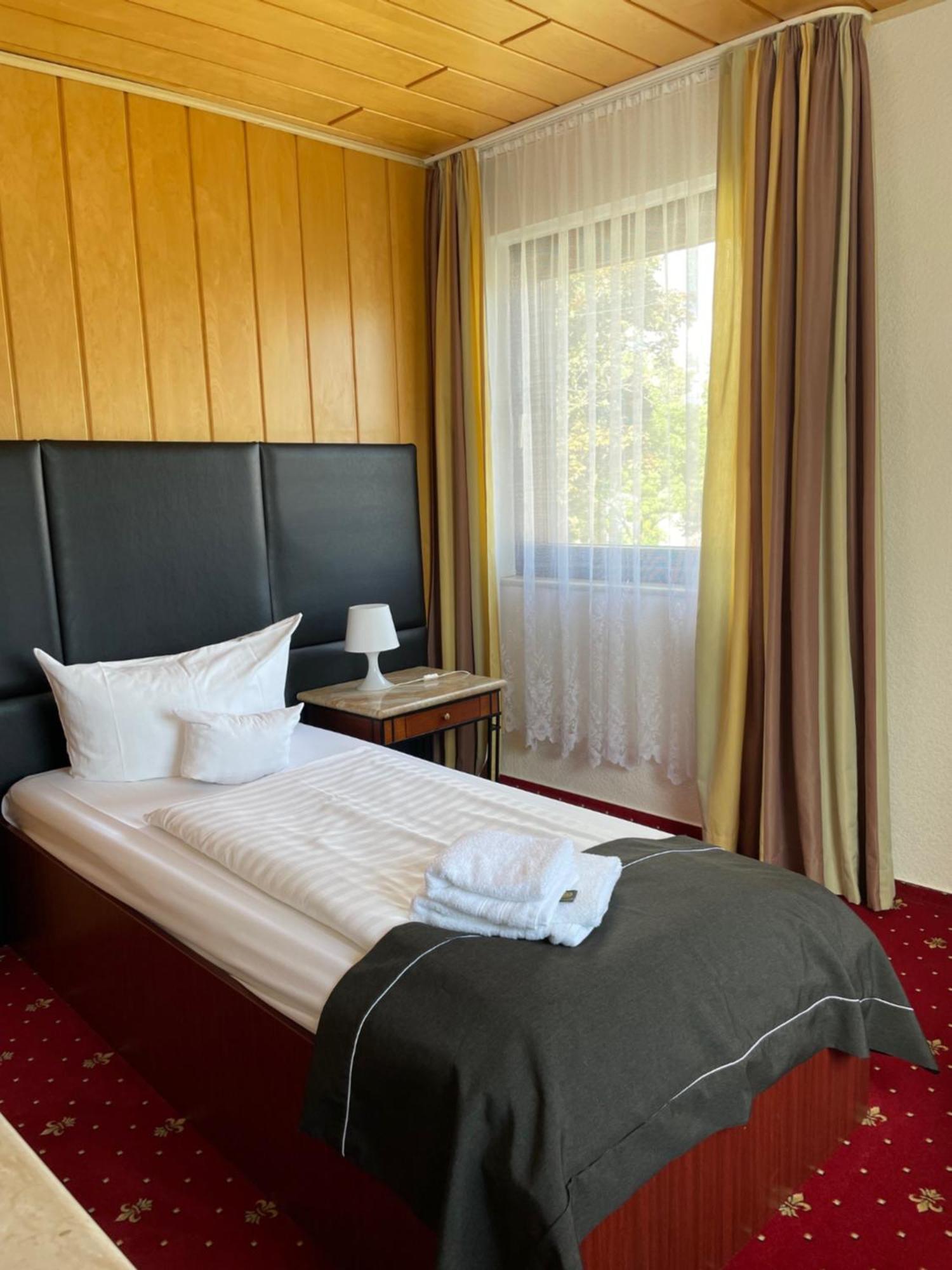 Hotel Schaefer ซีเกิน ภายนอก รูปภาพ