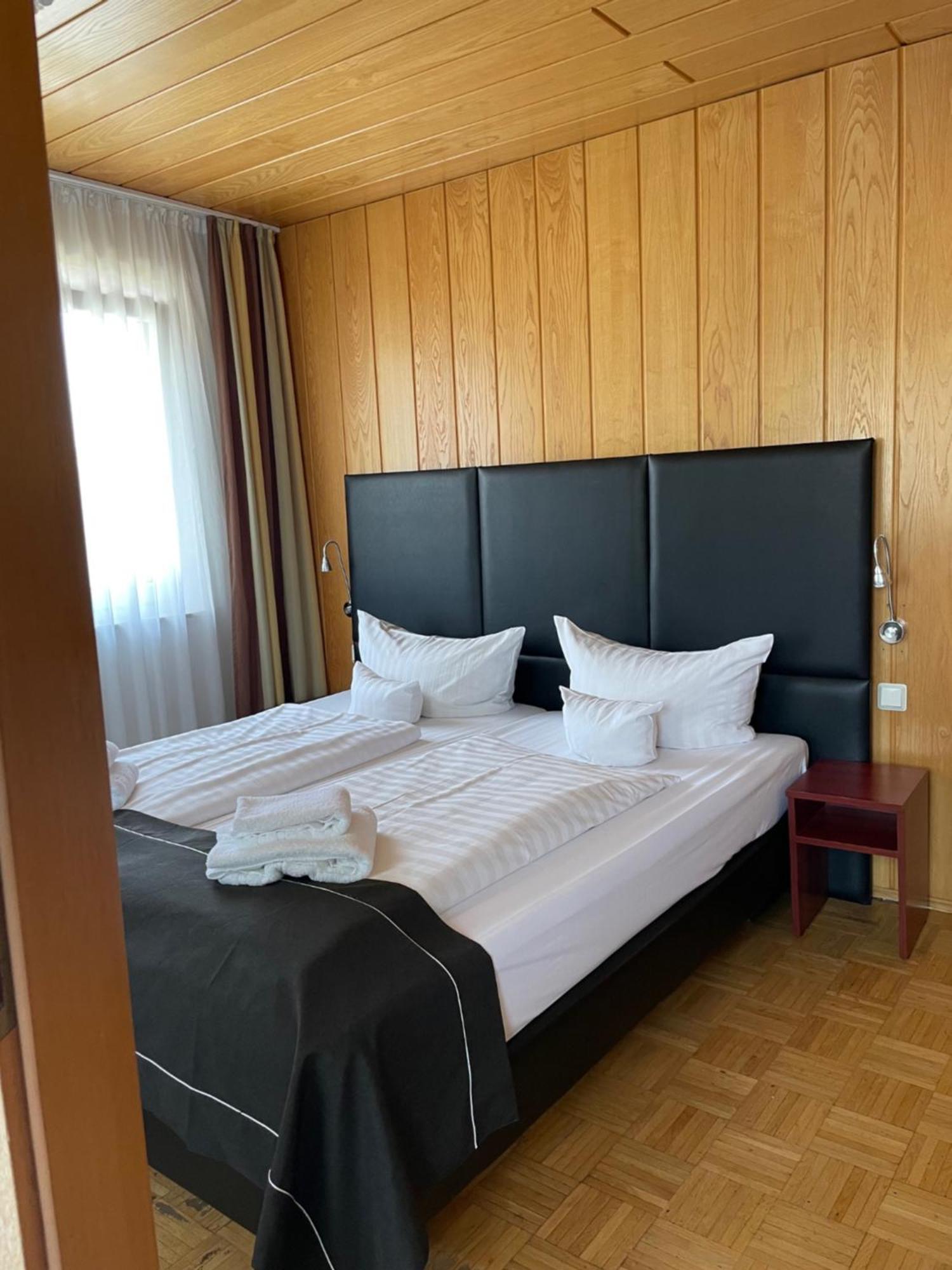 Hotel Schaefer ซีเกิน ภายนอก รูปภาพ