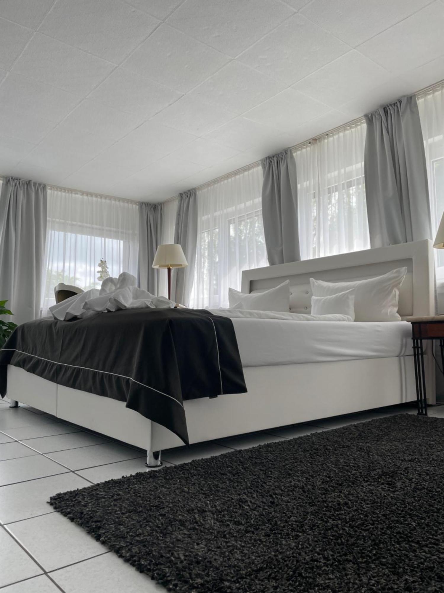 Hotel Schaefer ซีเกิน ภายนอก รูปภาพ